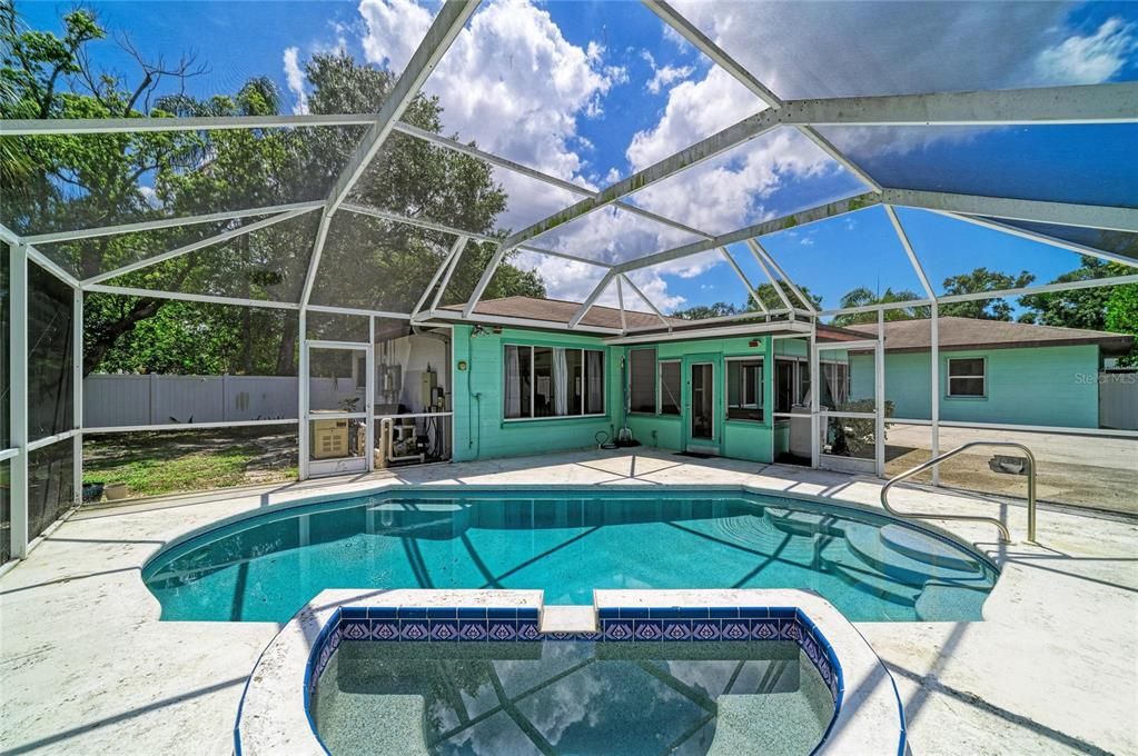 For Sale: $475,000 (4 beds, 2 baths, 2084 Square Feet)