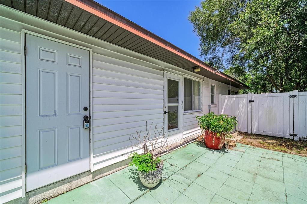 For Sale: $475,000 (4 beds, 2 baths, 2084 Square Feet)