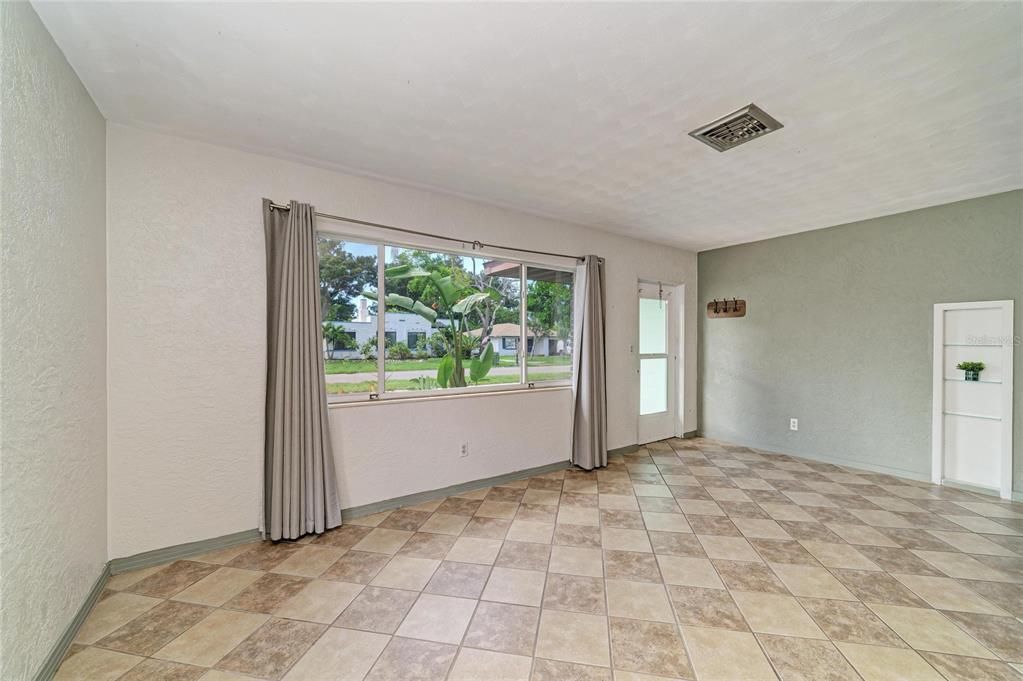 For Sale: $475,000 (4 beds, 2 baths, 2084 Square Feet)
