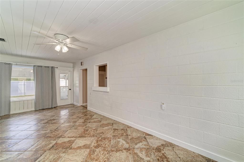 For Sale: $475,000 (4 beds, 2 baths, 2084 Square Feet)