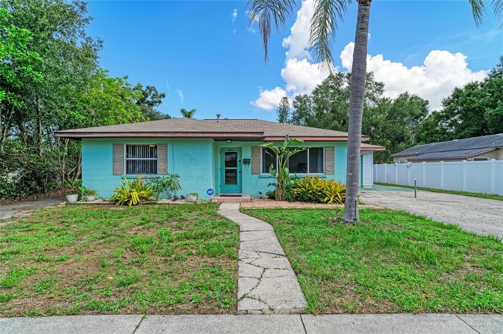 For Sale: $475,000 (4 beds, 2 baths, 2084 Square Feet)
