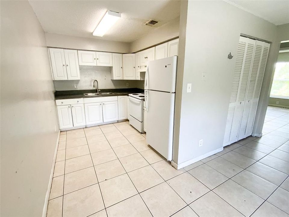 For Rent: $1,199 (2 beds, 1 baths, 2820 Square Feet)
