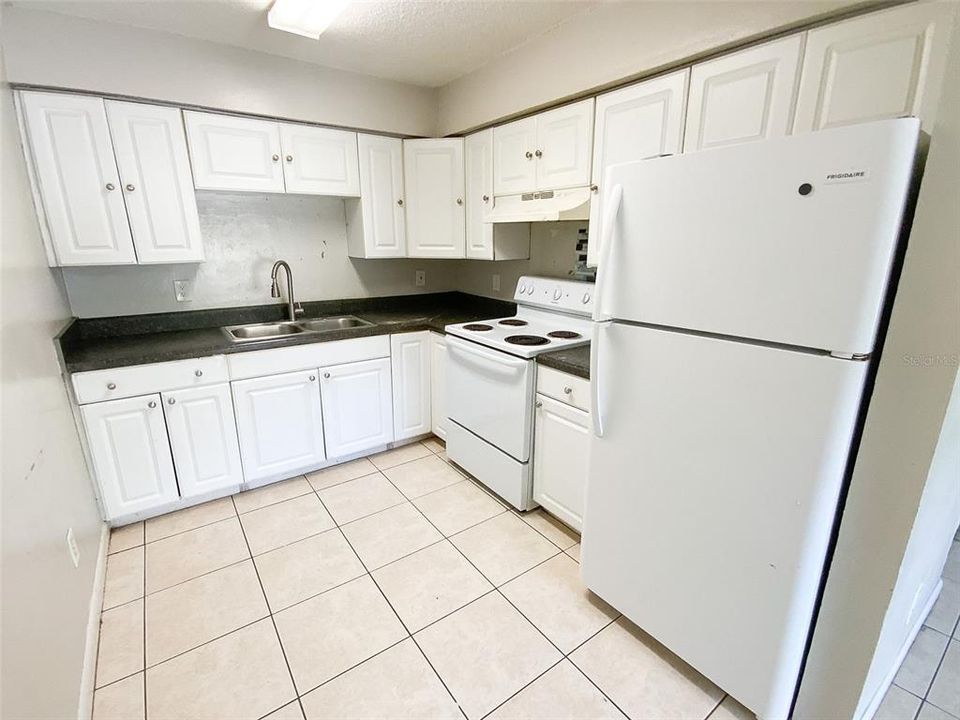 For Rent: $1,199 (2 beds, 1 baths, 2820 Square Feet)