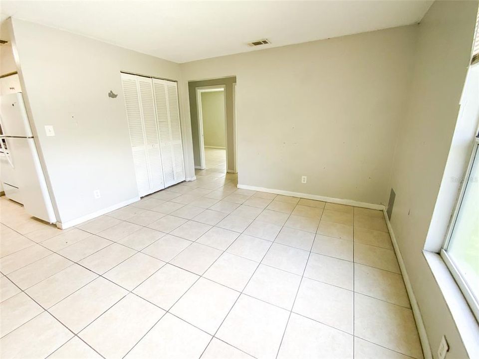 For Rent: $1,199 (2 beds, 1 baths, 2820 Square Feet)