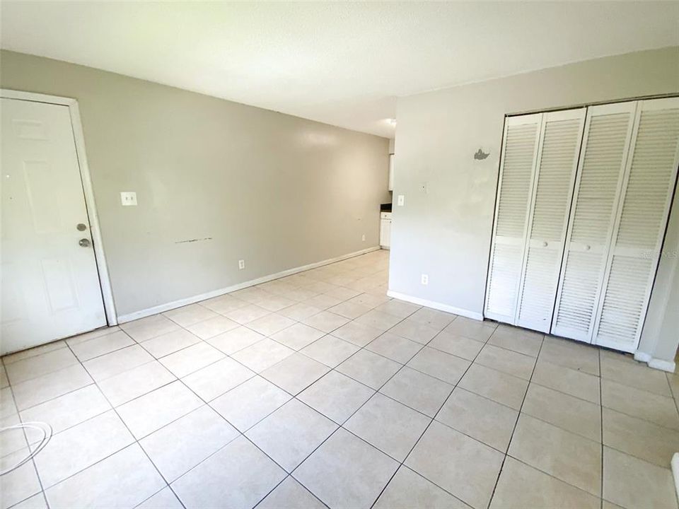 For Rent: $1,199 (2 beds, 1 baths, 2820 Square Feet)