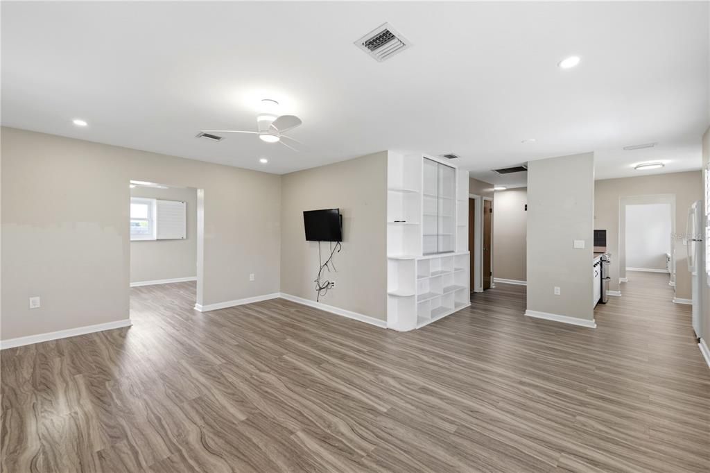 For Sale: $347,000 (2 beds, 2 baths, 1419 Square Feet)