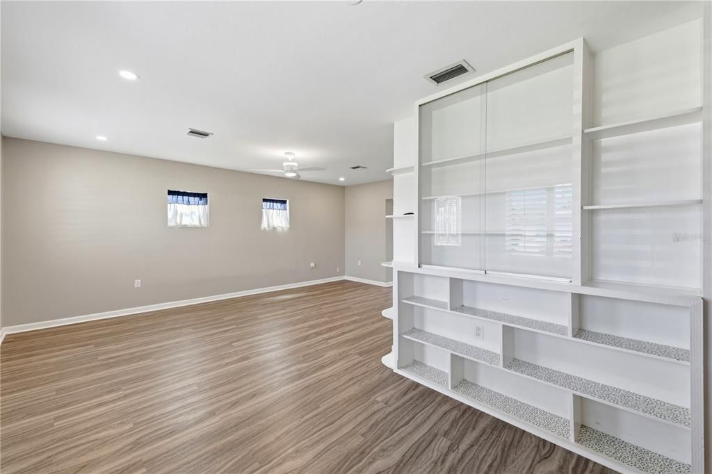 For Sale: $347,000 (2 beds, 2 baths, 1419 Square Feet)