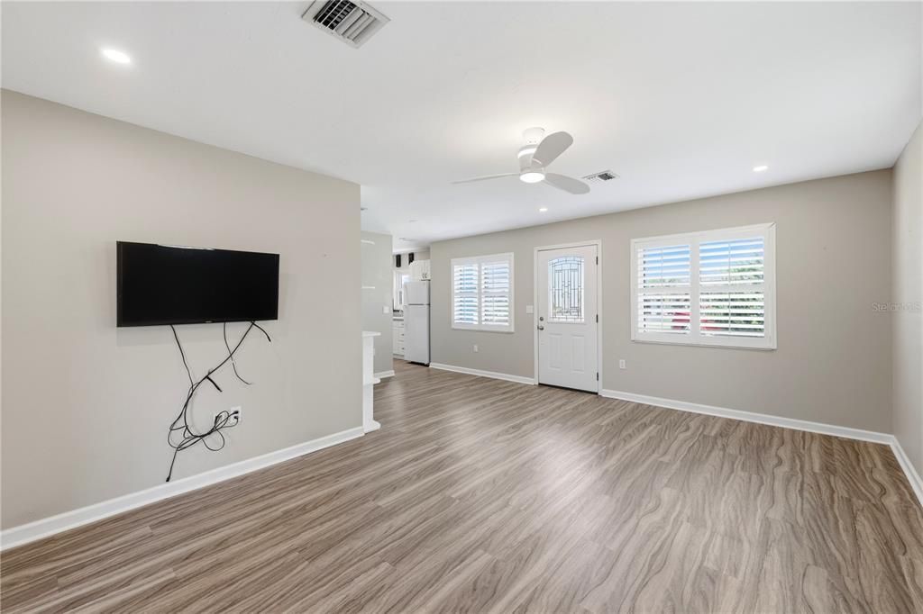 For Sale: $347,000 (2 beds, 2 baths, 1419 Square Feet)