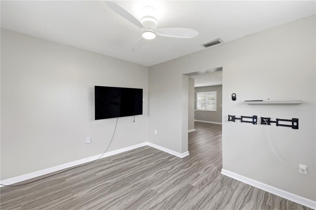 For Sale: $347,000 (2 beds, 2 baths, 1419 Square Feet)
