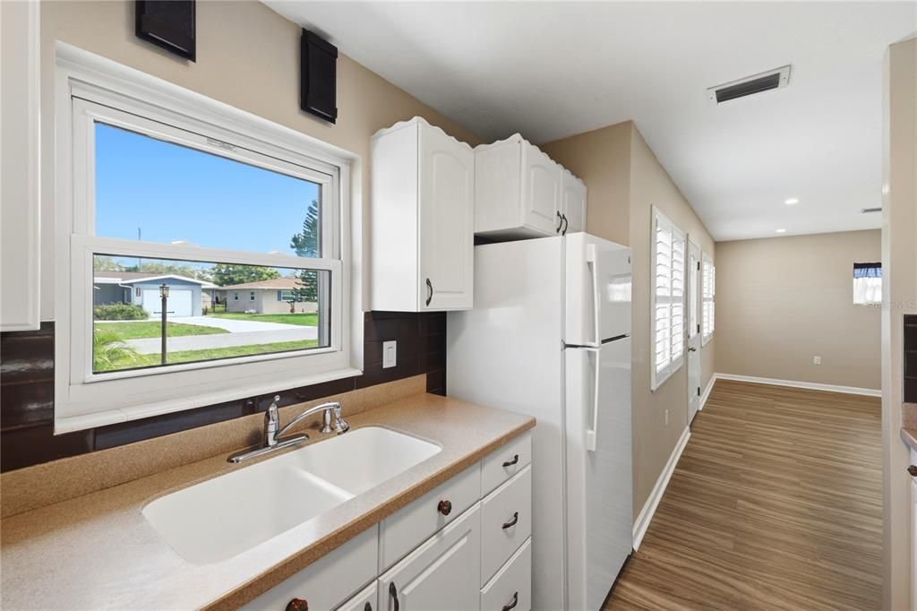 For Sale: $347,000 (2 beds, 2 baths, 1419 Square Feet)