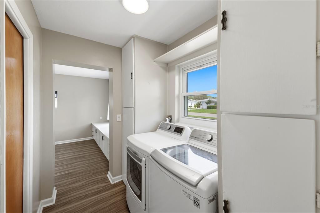 For Sale: $347,000 (2 beds, 2 baths, 1419 Square Feet)