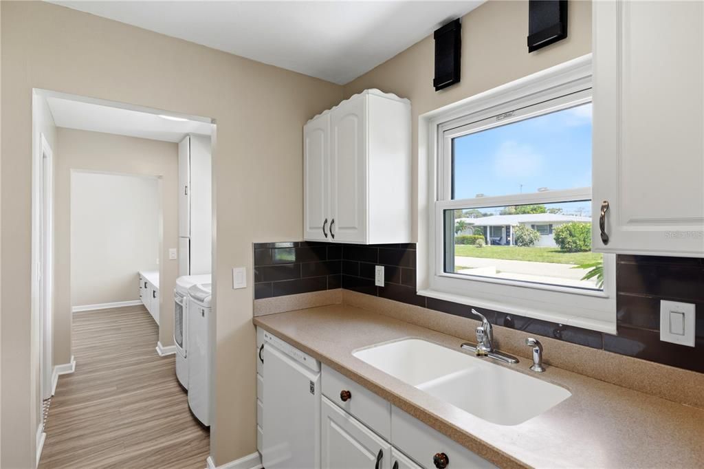 For Sale: $347,000 (2 beds, 2 baths, 1419 Square Feet)