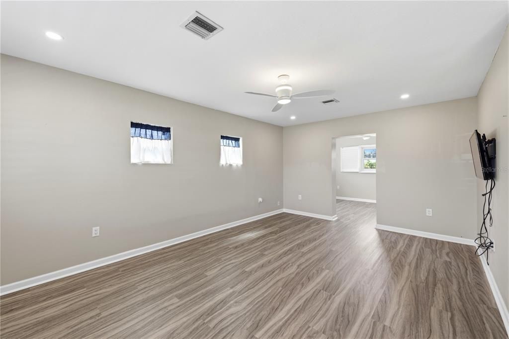 For Sale: $347,000 (2 beds, 2 baths, 1419 Square Feet)