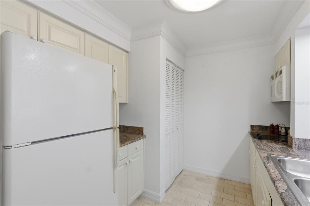 For Sale: $264,900 (2 beds, 2 baths, 1400 Square Feet)