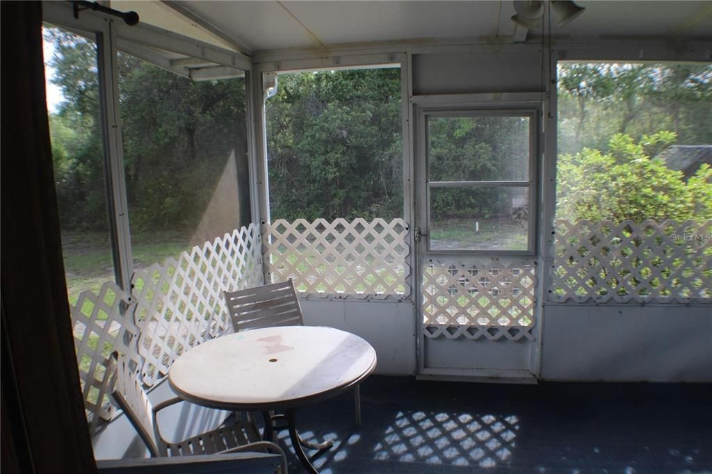 For Rent: $1,600 (2 beds, 1 baths, 1039 Square Feet)