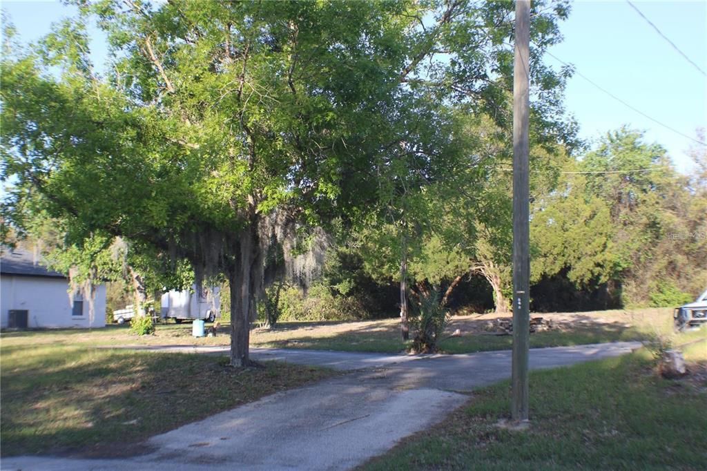 For Rent: $1,600 (2 beds, 1 baths, 1039 Square Feet)