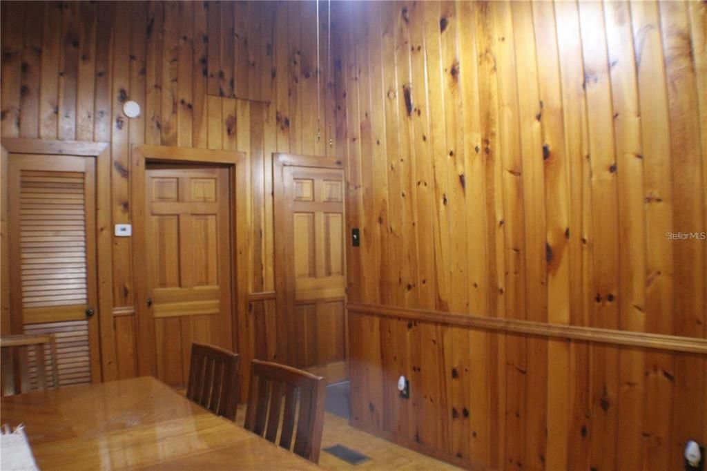 For Rent: $1,600 (2 beds, 1 baths, 1039 Square Feet)