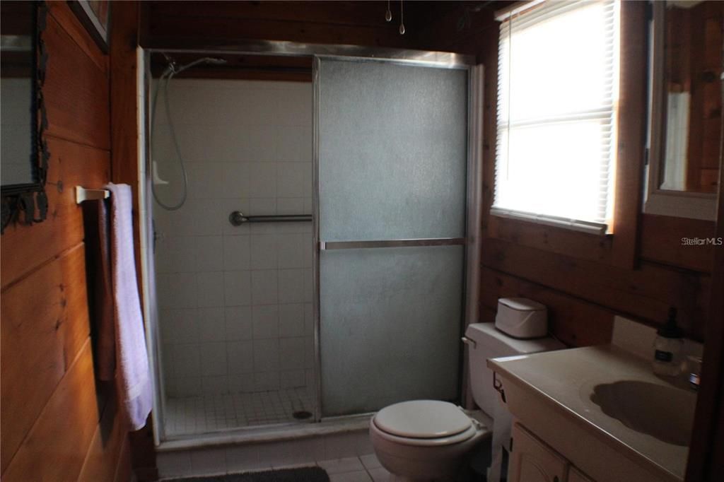For Rent: $1,600 (2 beds, 1 baths, 1039 Square Feet)