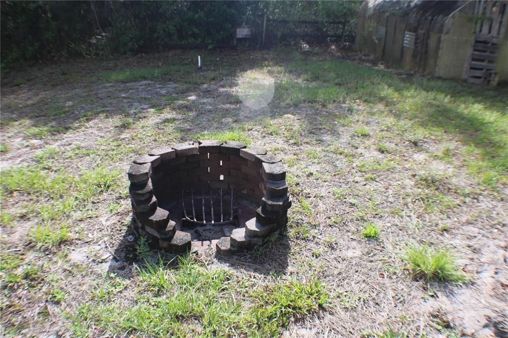 For Rent: $1,600 (2 beds, 1 baths, 1039 Square Feet)