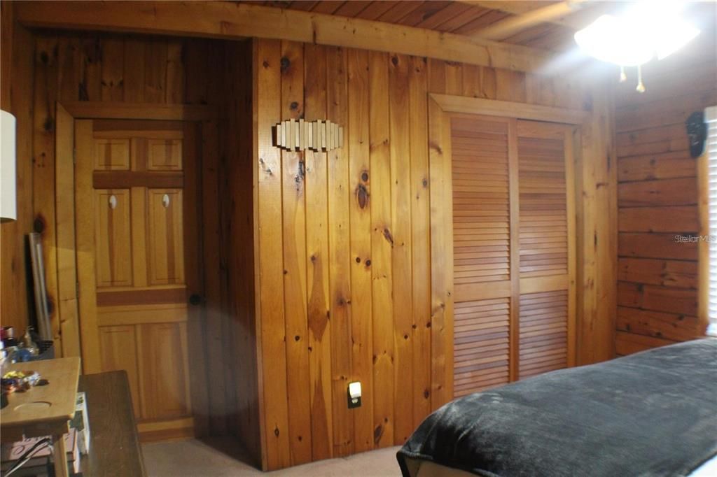 For Rent: $1,600 (2 beds, 1 baths, 1039 Square Feet)