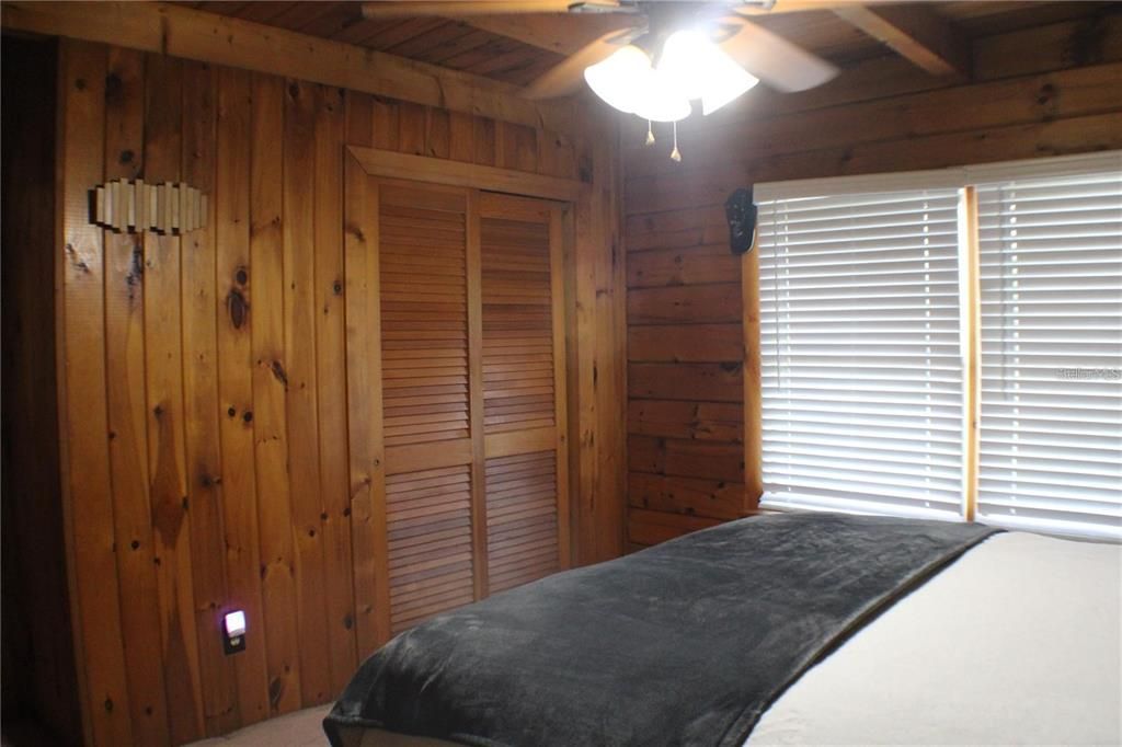 For Rent: $1,600 (2 beds, 1 baths, 1039 Square Feet)