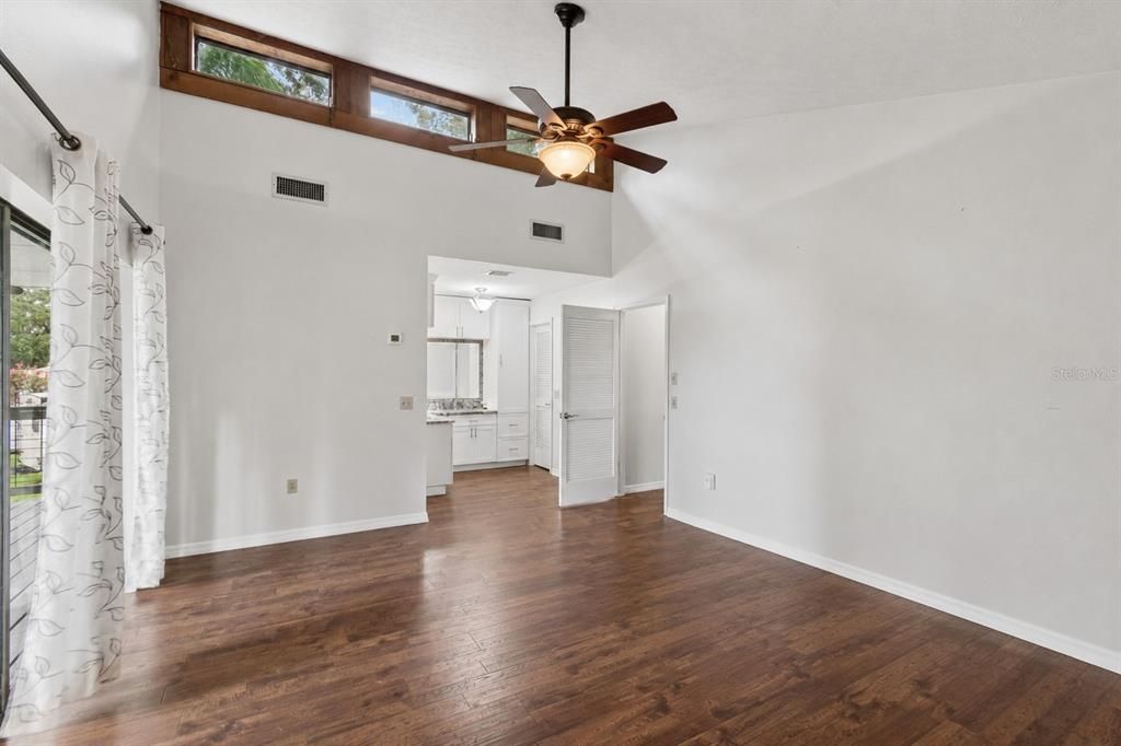 For Sale: $549,900 (3 beds, 2 baths, 1659 Square Feet)