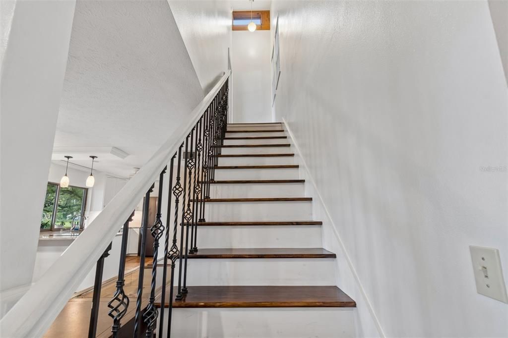 For Sale: $549,900 (3 beds, 2 baths, 1659 Square Feet)