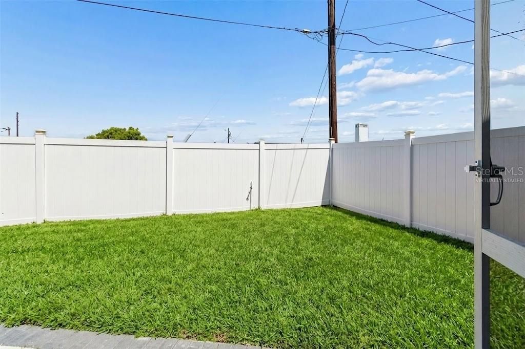 En Venta: $250,000 (2 camas, 2 baños, 1088 Pies cuadrados)