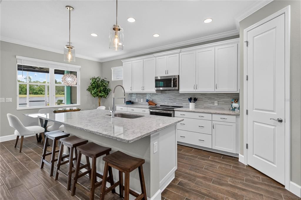 For Sale: $699,900 (2 beds, 2 baths, 2116 Square Feet)