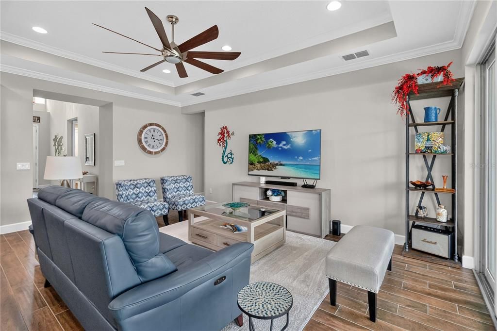 For Sale: $699,900 (2 beds, 2 baths, 2116 Square Feet)