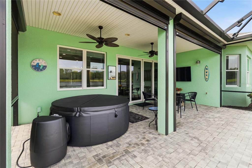 For Sale: $699,900 (2 beds, 2 baths, 2116 Square Feet)