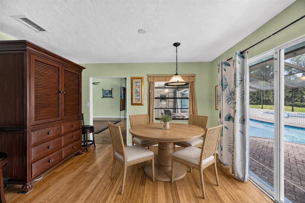 For Sale: $750,000 (5 beds, 5 baths, 3358 Square Feet)