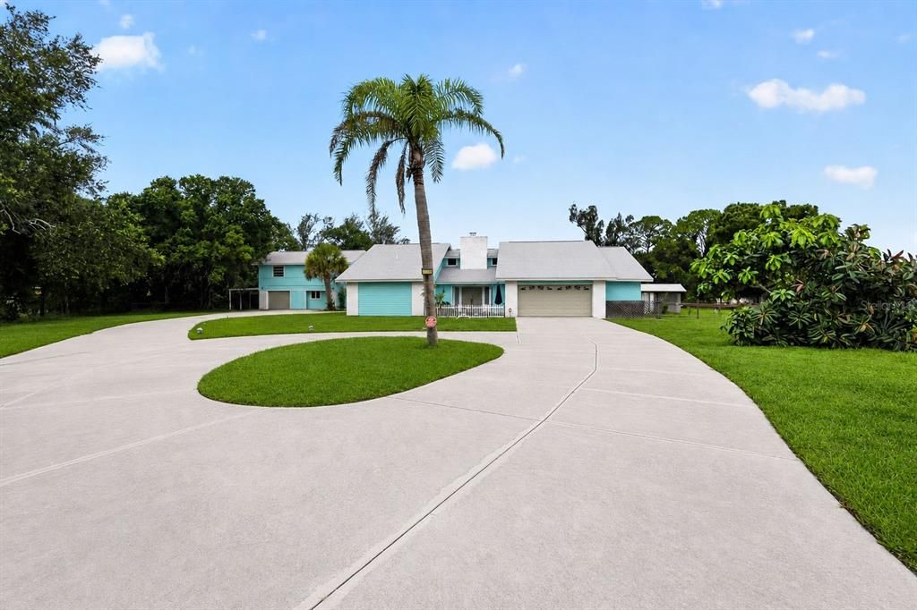For Sale: $750,000 (5 beds, 5 baths, 3358 Square Feet)