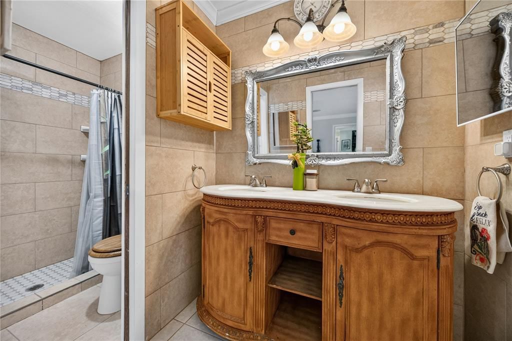 For Sale: $750,000 (5 beds, 5 baths, 3358 Square Feet)