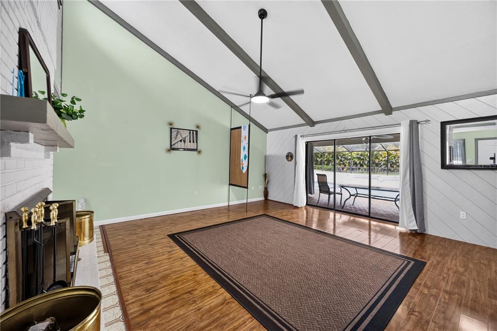For Sale: $750,000 (5 beds, 5 baths, 3358 Square Feet)