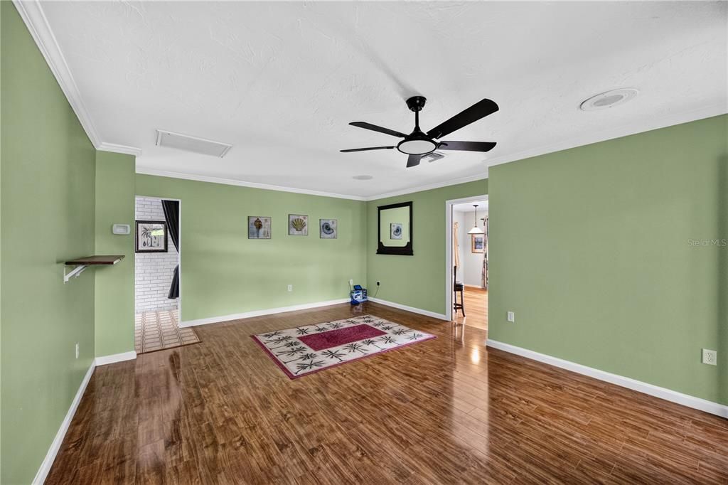 For Sale: $750,000 (5 beds, 5 baths, 3358 Square Feet)