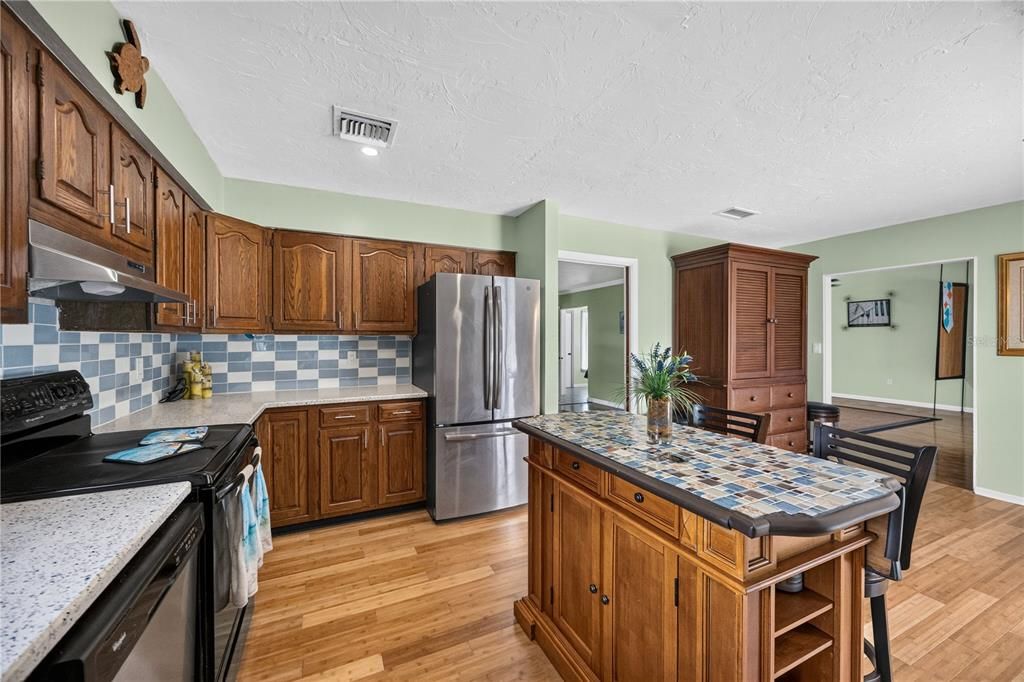 For Sale: $750,000 (5 beds, 5 baths, 3358 Square Feet)