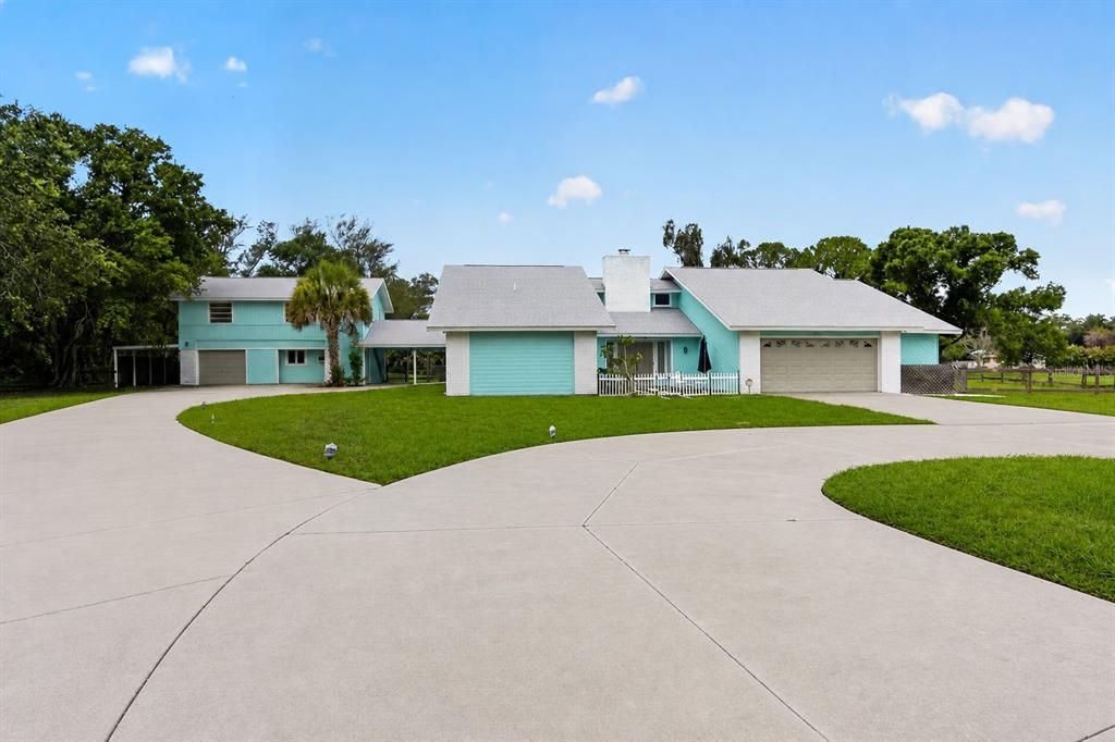 For Sale: $750,000 (5 beds, 5 baths, 3358 Square Feet)