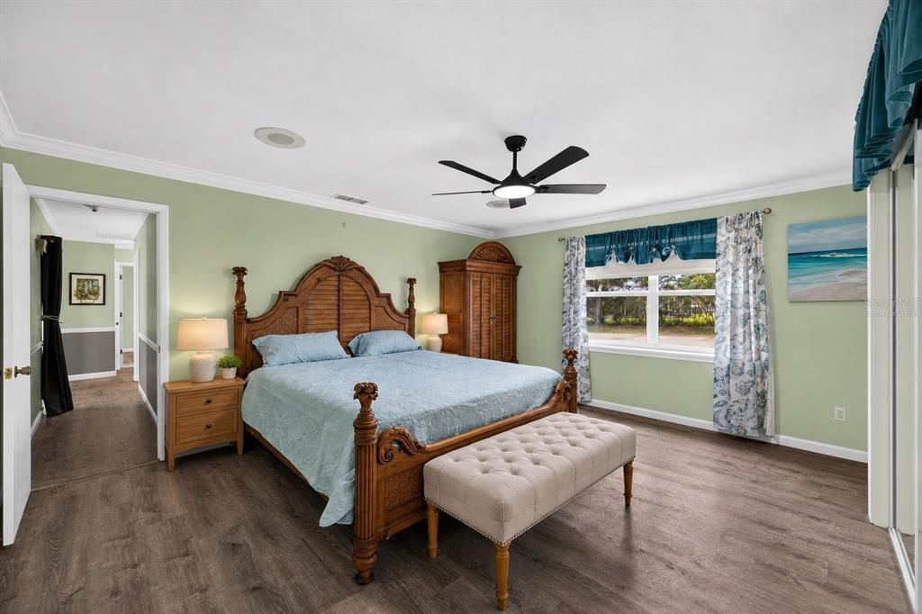 For Sale: $750,000 (5 beds, 5 baths, 3358 Square Feet)