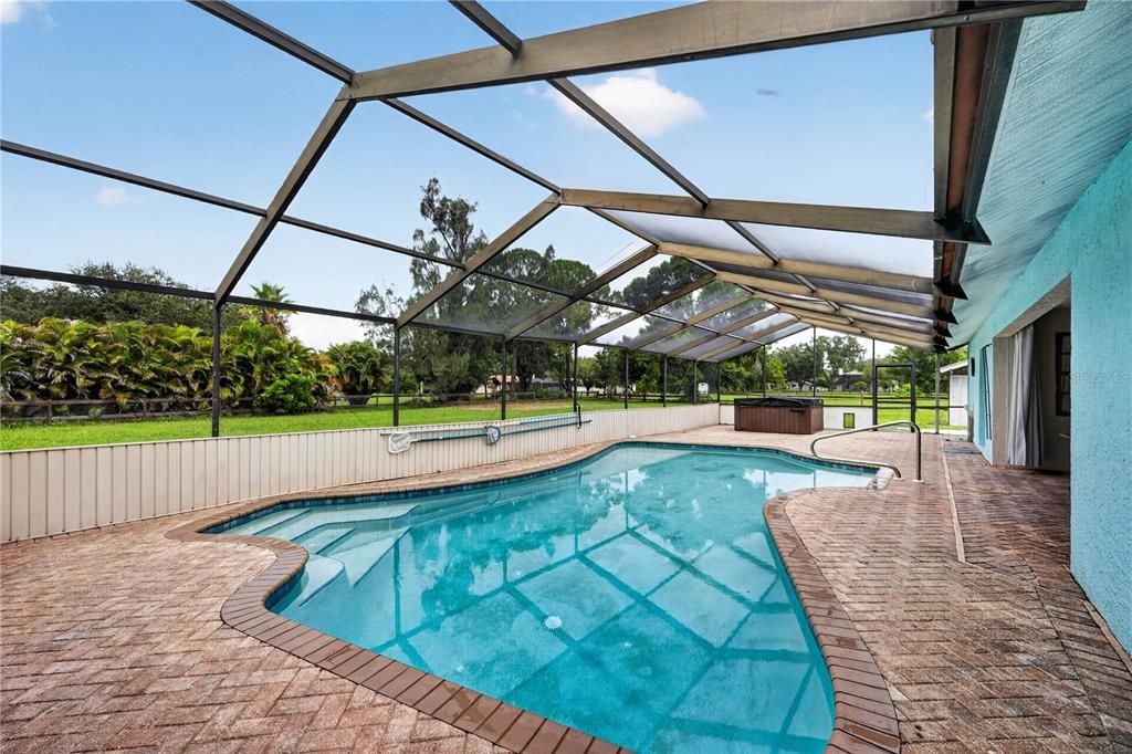For Sale: $750,000 (5 beds, 5 baths, 3358 Square Feet)