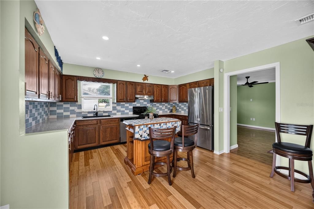 For Sale: $750,000 (5 beds, 5 baths, 3358 Square Feet)