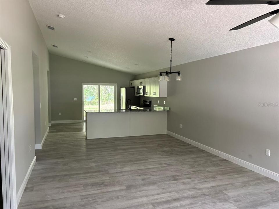 Active With Contract: $239,900 (3 beds, 2 baths, 1409 Square Feet)