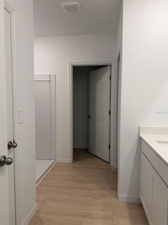 Activo con contrato: $2,350 (3 camas, 2 baños, 2077 Pies cuadrados)