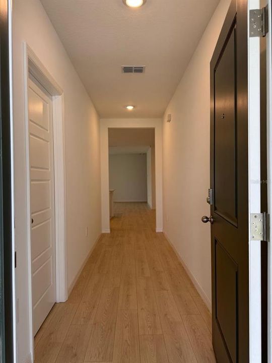 Activo con contrato: $2,350 (3 camas, 2 baños, 2077 Pies cuadrados)