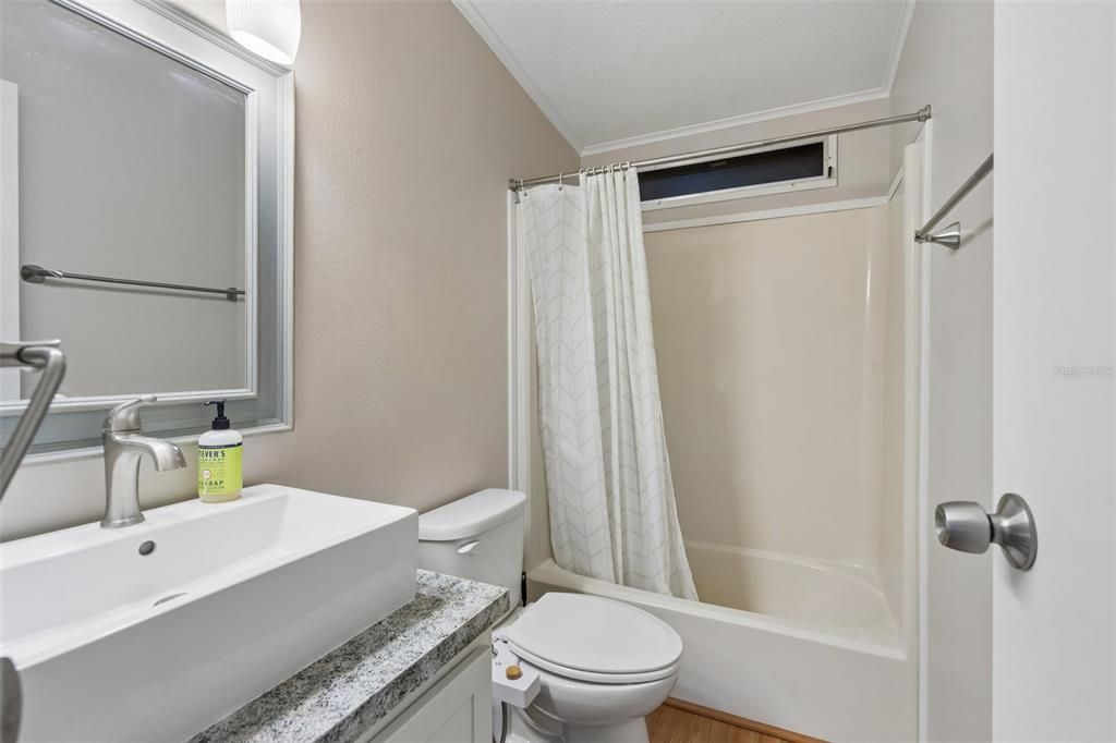 На продажу: $179,900 (2 спален, 2 ванн, 1396 Квадратных фут)