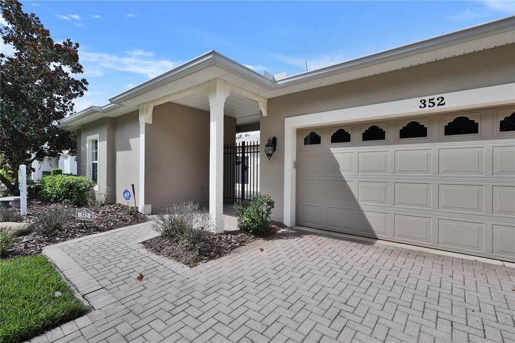 Active With Contract: $275,000 (3 beds, 2 baths, 1587 Square Feet)