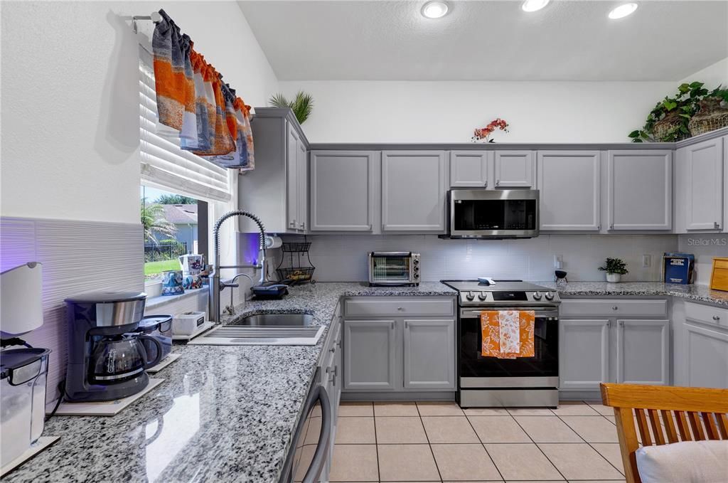 Active With Contract: $275,000 (3 beds, 2 baths, 1587 Square Feet)