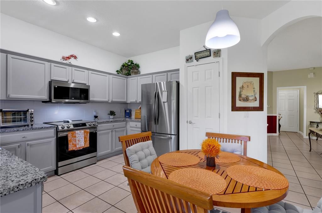 Active With Contract: $275,000 (3 beds, 2 baths, 1587 Square Feet)