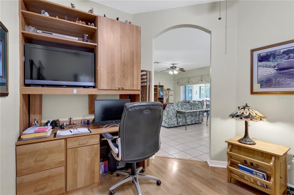 Active With Contract: $275,000 (3 beds, 2 baths, 1587 Square Feet)
