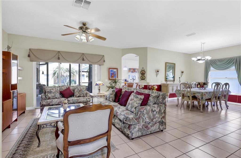 Active With Contract: $275,000 (3 beds, 2 baths, 1587 Square Feet)